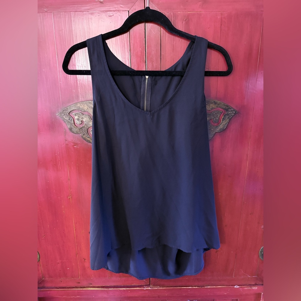 Elegant Blouse Black Crepe Sleeveless with V-Neck Front & Blouson Back EUC